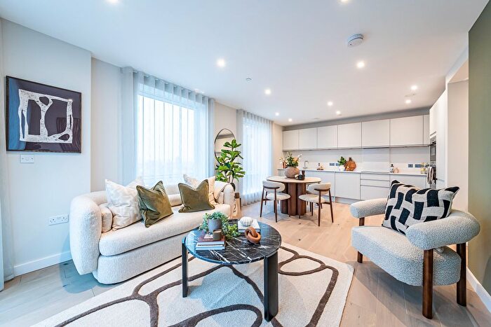 2 Bedroom Flat For Sale In Glengall Rise, Glengall Road, London, SE15