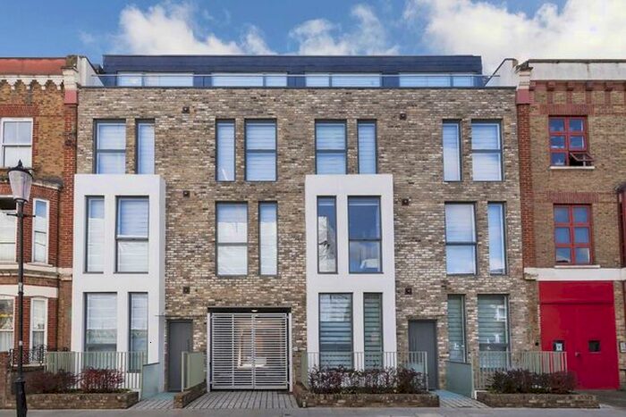 3 Bedroom Flat To Rent In Southern Row, London W10