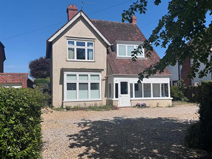 4 Bedroom Detached House For Sale In Buckingham Road, Newbury, RG14