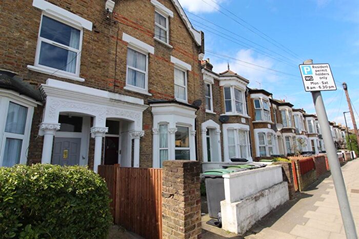 2 Bedroom Apartment To Rent In Stanley Road, Turnpike Lane, N15