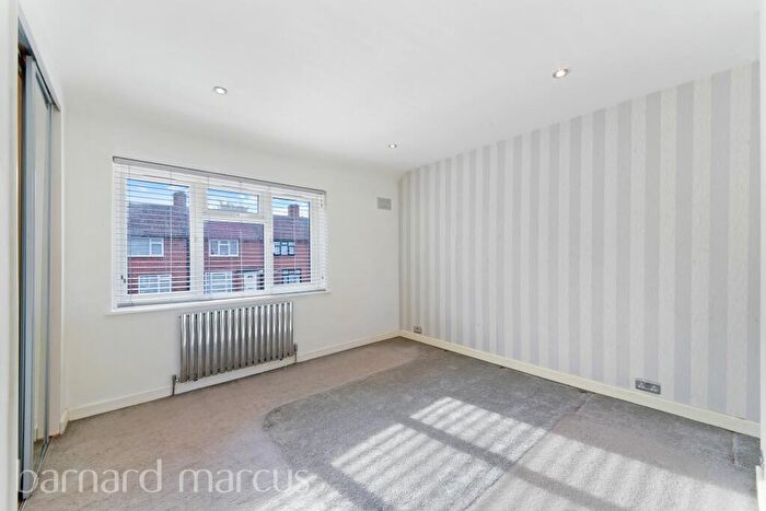 2 Bedroom House To Rent In Osney Walk, Carshalton, SM5