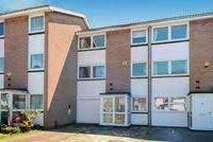 2 Bedroom Flat To Rent In Oxford Gardens, London, N20