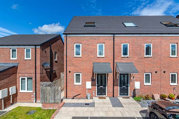 3 Bedroom Semi-Detached House For Sale In Cypress Point Grove, Dinnington, NE13