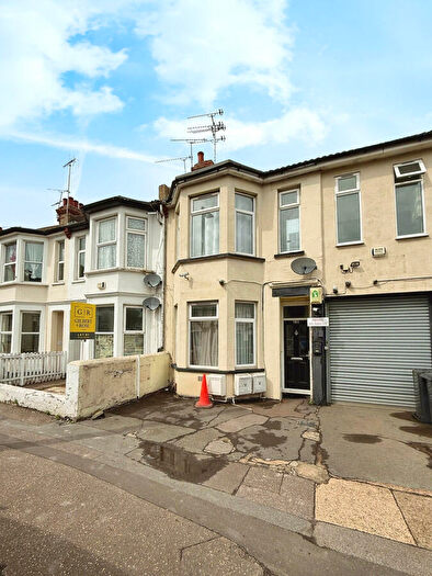 2 Bedroom Flat To Rent In East Street, Southend-on-sea, SS2
