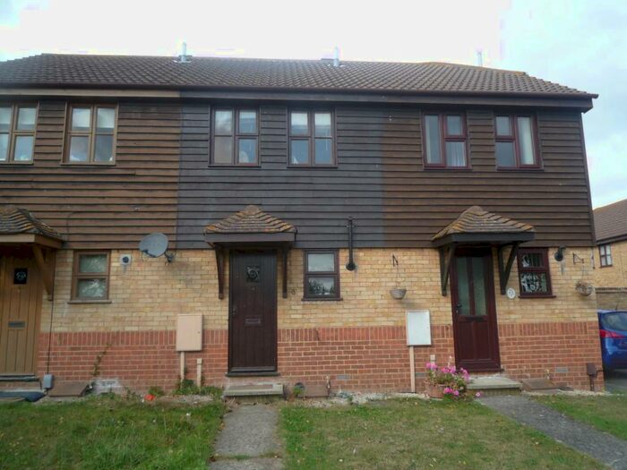 2 Bedroom House To Rent In The Old Orchard, Rainham, ME8