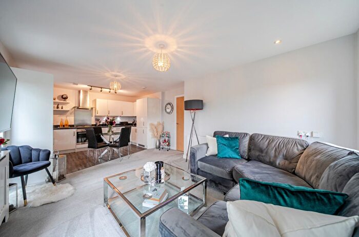 1 Bedroom Flat For Sale In Elgin Gardens, Guildford, GU1