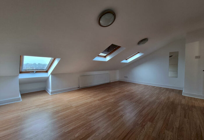 1 Bedroom Flat To Rent In A Lower Addiscombe Road, Croydon, Surrey, CR0