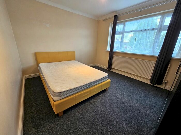 1 Bedroom Maisonette To Rent In Bilton Road, Perivale, Greenford, UB6