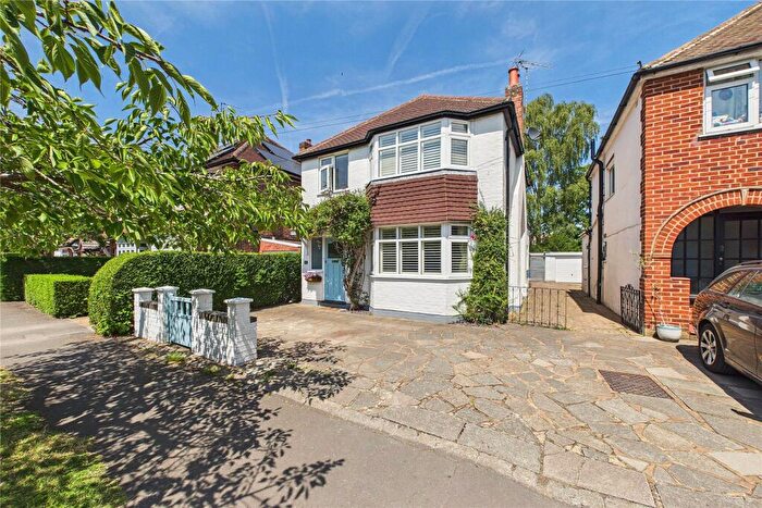 3 Bedroom Detached House For Sale In Holyoake Avenue, Horsell, Surrey, GU21