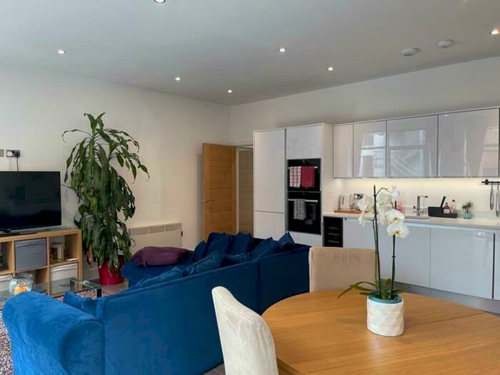 3 Bedroom Apartment To Rent In Tenby Street North, Birmingham, B1