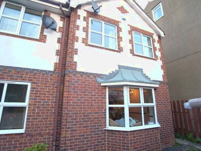 2 Bedroom Town House To Rent In Carter Terrace, Crossgates, Leeds, LS15