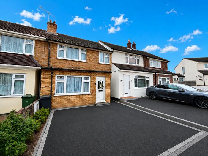 3 Bedroom Terraced House For Sale In Archway, Romford, RM3