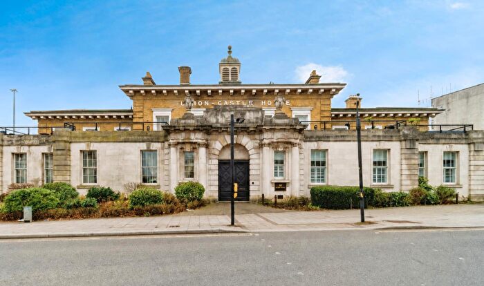 2 Bedroom Apartment For Sale In Union Castle House, SO14