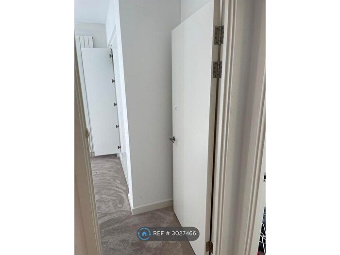 2 Bedroom Flat To Rent In Fairwater House, London, E16