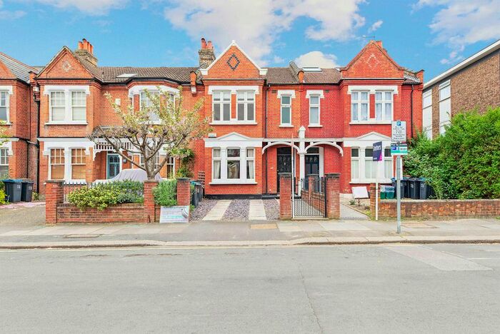 4 Bedroom Property To Rent In Princes Road, London, SW19