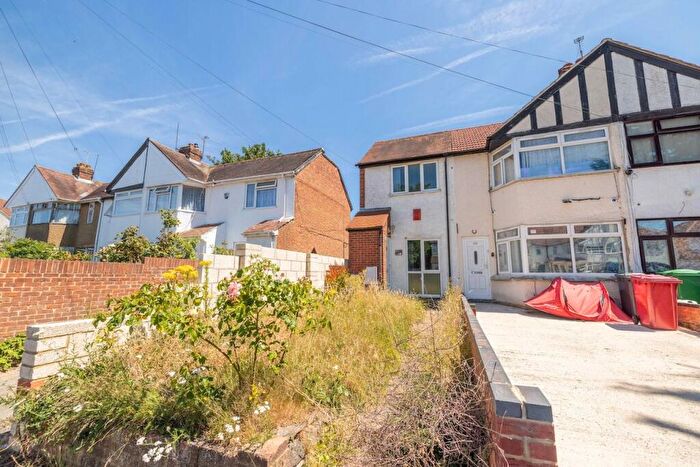 2 Bedroom Terraced House For Sale In Waterbeach Road, Slough, SL1