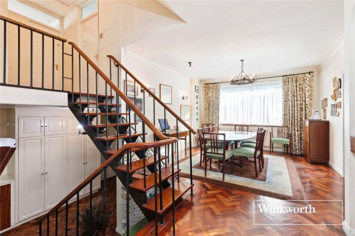 3 Bedroom Detached House For Sale In Deacons Hill Road, Elstree, Borehamwood, Hertfordshire, WD6