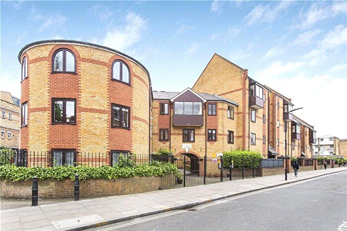 1 Bedroom Apartment For Sale In Tottenham Road, London, N1