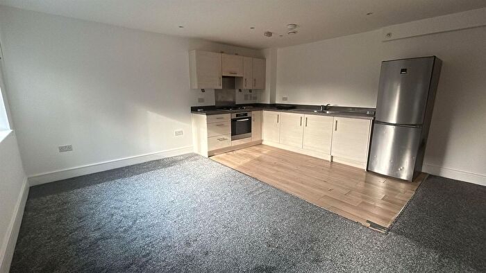 2 Bedroom Flat To Rent In London Road, Staines, TW19
