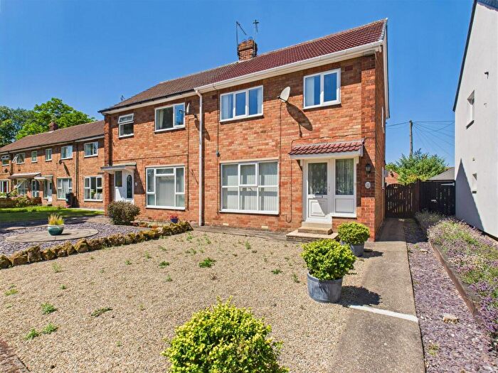 3 Bedroom Semi-Detached House For Sale In The Burrs, Brough, HU15