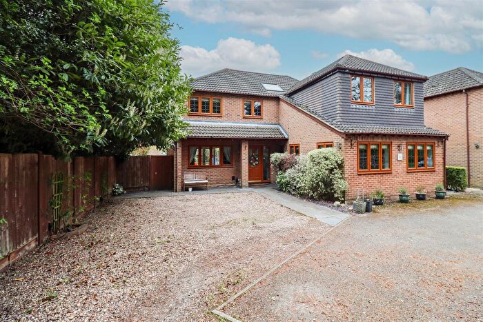 5 Bedroom Detached House For Sale In Reading Road South, Fleet, GU52