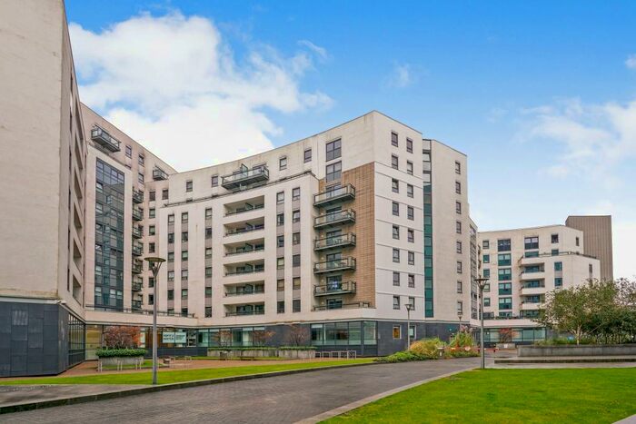 2 Bedroom Apartment To Rent In Marsh Lane, Leeds, West Yorkshire, LS9