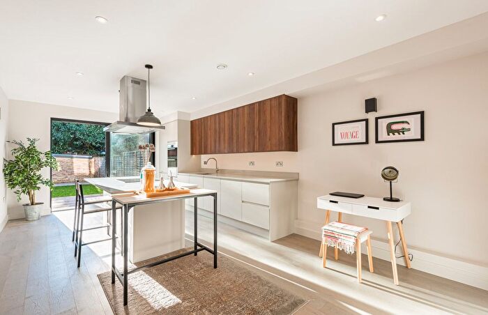 5 Bedroom Property For Sale In Eardley Road, SW16