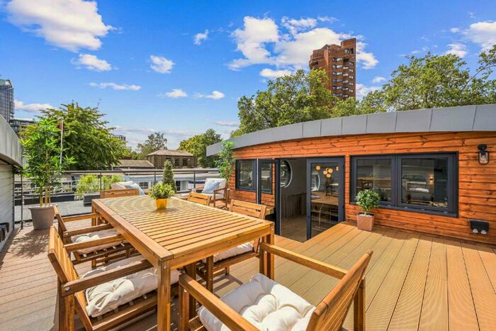 2 Bedroom House Boat To Rent In Cheyne Walk, Chelsea, SW10