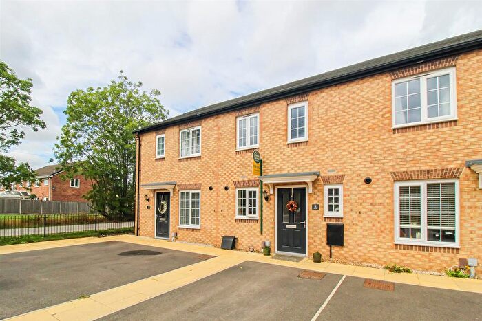 2 Bedroom Town House For Sale In Oak Mews, Normanton, WF6