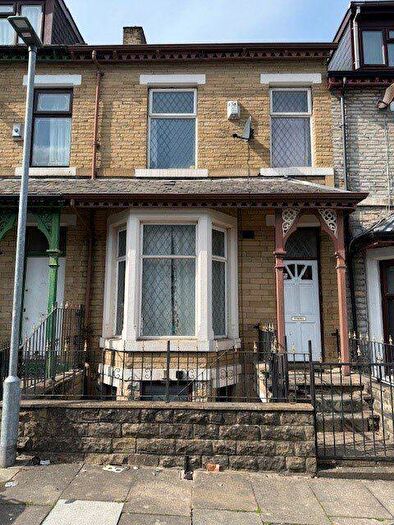 6 Bedroom Terraced House For Sale In Grantham Terrace, Bradford, West Yorkshire, BD7