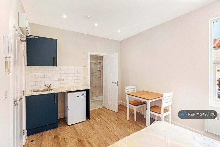 Studio To Rent In Chatfield Road, Croydon, CR0