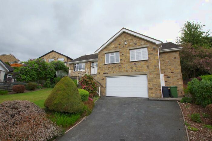 4 Bedroom Detached House To Rent In Lightridge Close, Huddersfield, HD2