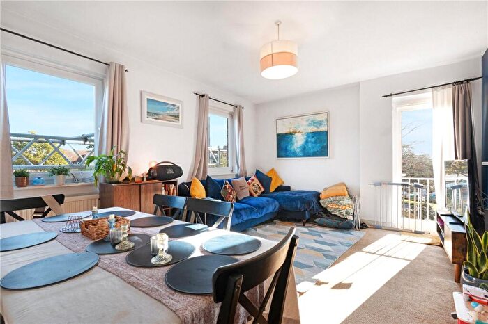 2 Bedroom Apartment For Sale In Langford Green, Camberwell, London, SE5