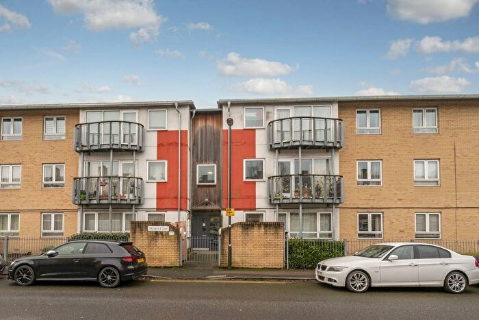 2 Bedroom Flat For Sale In Nelson Grove Road, South Wimbledon, London, SW19