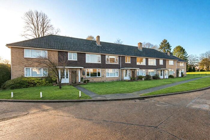 2 Bedroom Maisonette For Sale In Charmouth Court, St. Albans, Hertfordshire, AL1