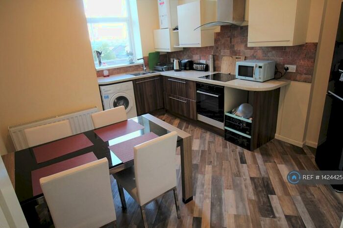 2 Bedroom Flat To Rent In Whalley Road, Clayton Le Moors, BB5