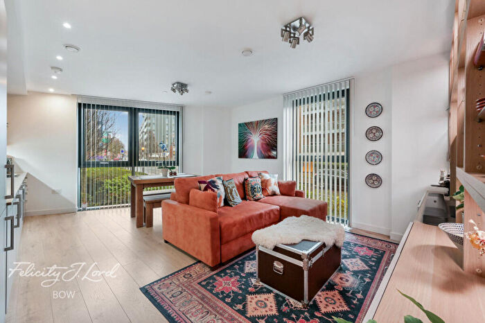 3 Bedroom Apartment For Sale In Radial Avenue, London, E14