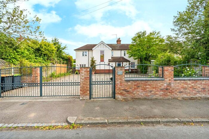 4 Bedroom Semi-Detached House For Sale In Chapel Lane, Willington, Bedford, Bedfordshire, MK44