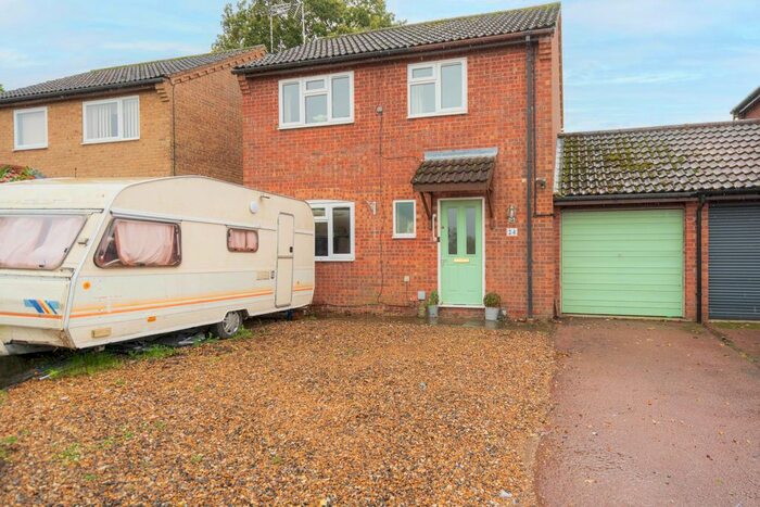 4 Bedroom Link Detached House For Sale In Hillfields, Dereham, NR19