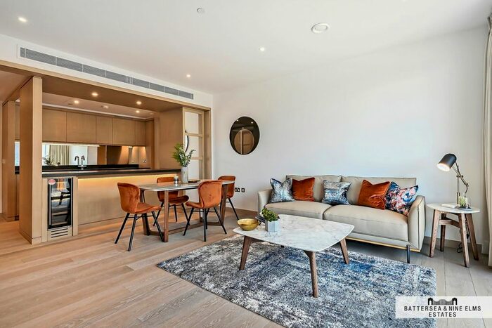 2 Bedroom Flat To Rent In Viaduct Gardens, London, SW11