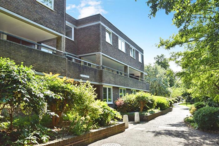 2 Bedroom Flat For Sale In Julius Court, Justin Close, Brentford, TW8