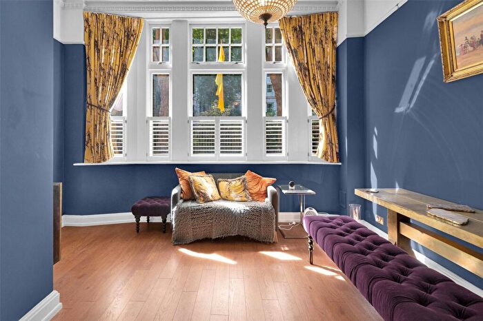 Apartment To Rent In White Horse House, EC1A