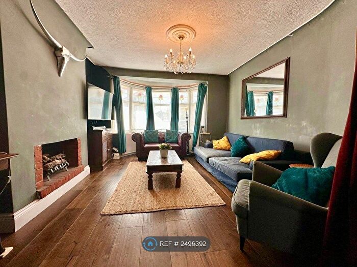 4 Bedroom Detached House To Rent In Park View Road, London, NW10