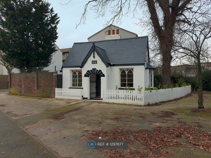 2 Bedroom Detached House To Rent In Willow Grove, London E13