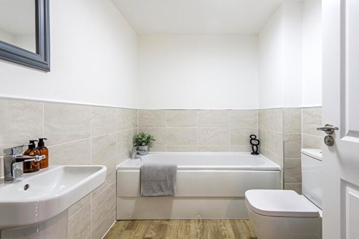 3 Bedroom End Of Terrace House For Sale In Morris Drive, Holytown, Motherwell, South Lanarkshire, ML1