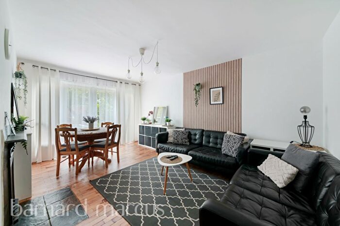 2 Bedroom Maisonette To Rent In Central Road, Morden, SM4