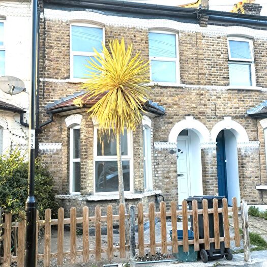 3 Bedroom Terraced House To Rent In East Croydon, CR0