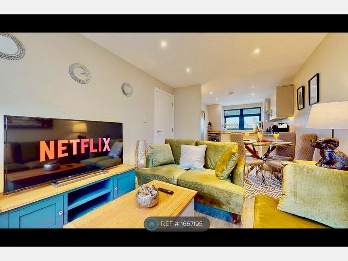 2 Bedroom Flat To Rent In Waterfront Way, Chatham, ME4