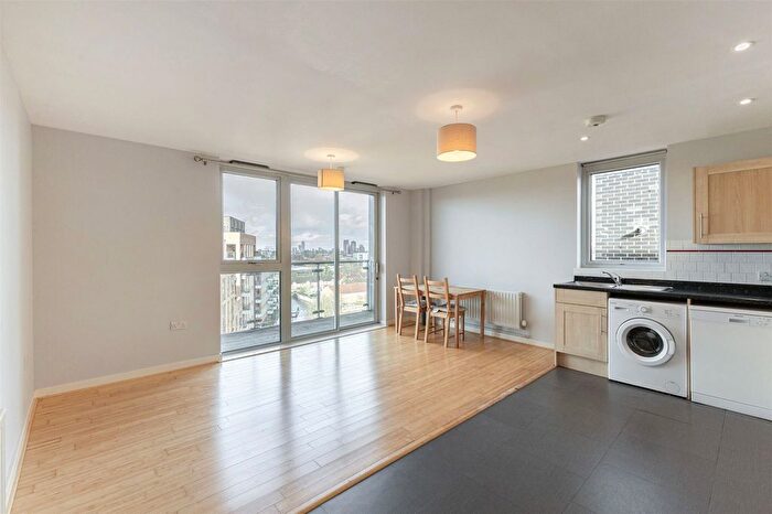 2 Bedroom Flat To Rent In Rye Lane, London, SE15