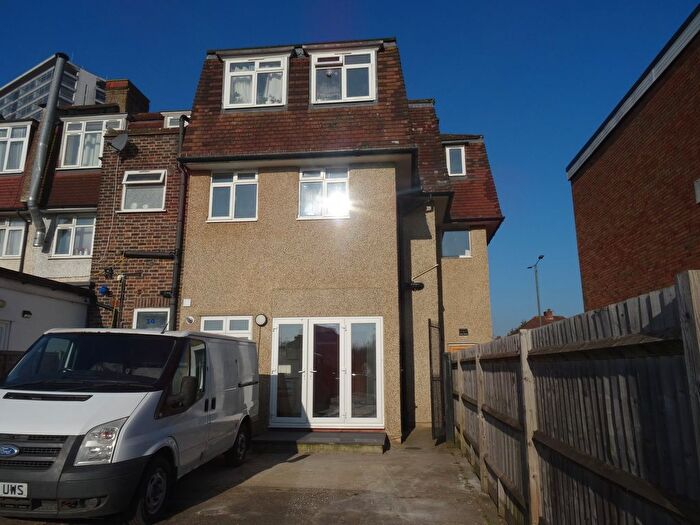 2 Bedroom Flat To Rent In Tolworth Rise South, Tolworth, Surbiton, KT5